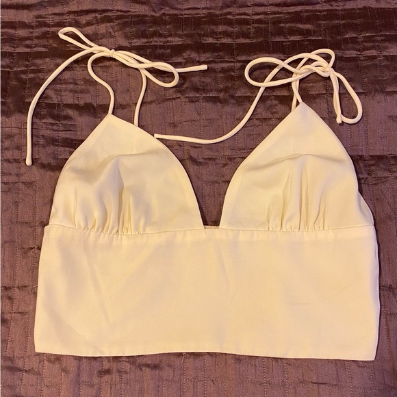 Adorable crop top by Superdown - Picture 3 of 6